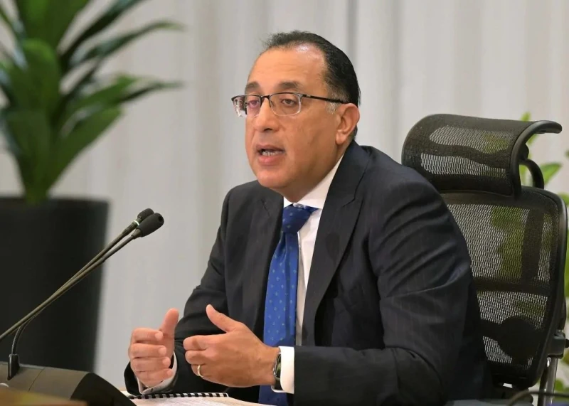 رئيس الحكومة يكشف عن الشركة المتسببة في أزمة البنزين المغشوش تناول الدكتور مصطفى مدبولي، رئيس مجلس الوزراء، عدة قضايا هامة خلال تصريحاته الأخيرة، حيث