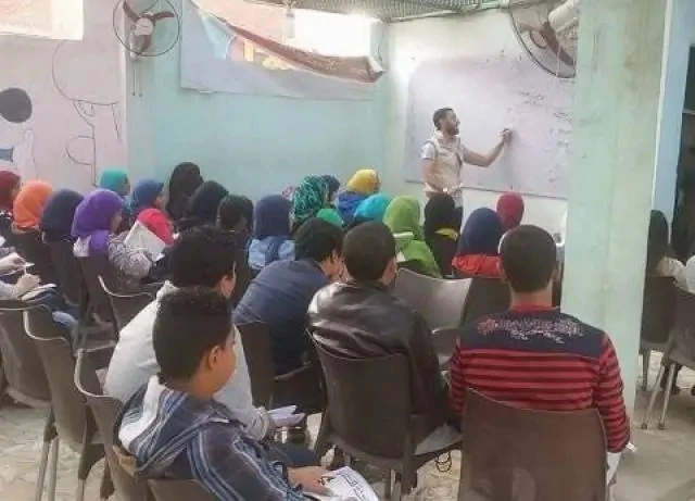 تجار الوهم.. استشاري صحة نفسية يحذر من سناتر الدروس الخصوصية: أكبر الكبائر في العملية التعليمية حذر الدكتور وليد هندي، استشاري الصحة النفسية، أولياء