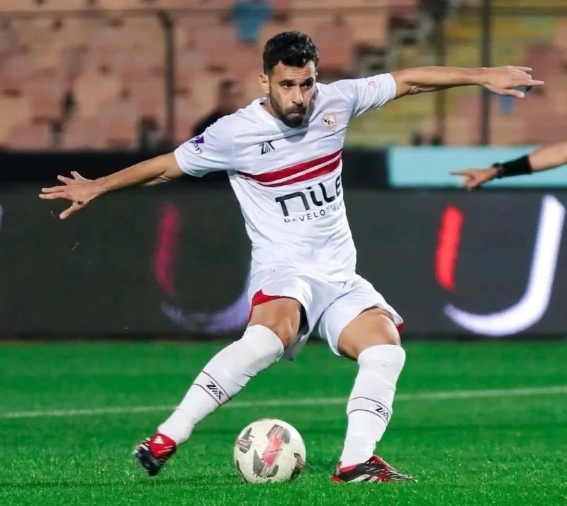 الزمالك يصر على بقاء عبد الله السعيد رغم الأزمات أعلن نادي الزمالك تمسكه باستمرار عبدالله السعيد في صفوفه للموسم المقبل رغم انتهاء عقد اللاعب بنهاية الموسم الجاري ورفضه الانضمام لم