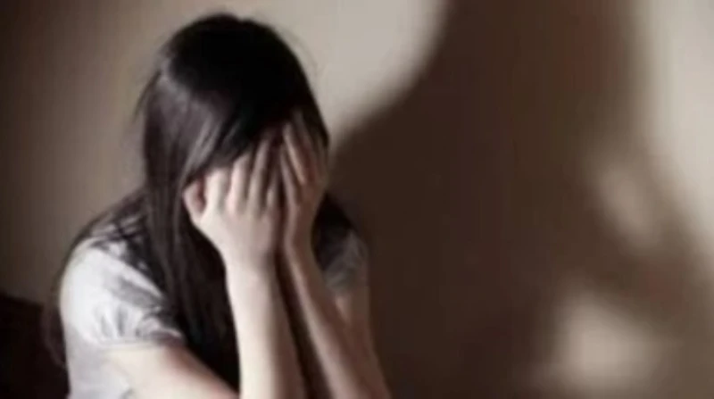 3 أطفال وشاب يعتدون على فتاة معاقة ذهنيا في حدائق القبة شهدت منطقة حدائق القبة جريمة مروعة عندما استدرج 3 أطفال أعمارهم أقل من 16 سنة، فتاة تعاني من