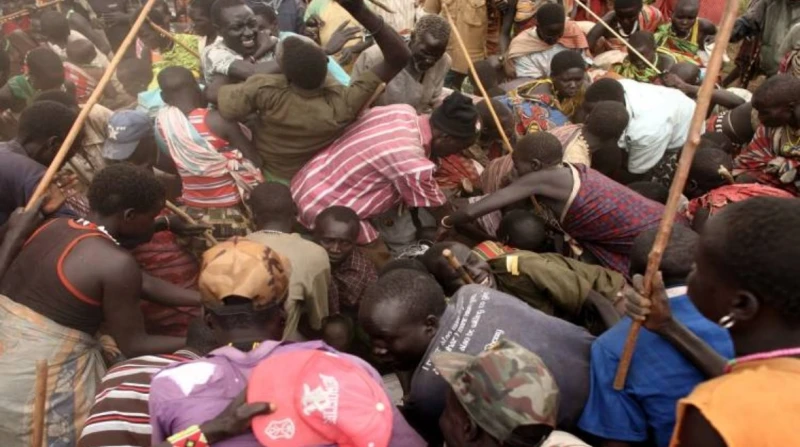 مشاجرة بين سودانيين في عين شمس تنتهي بوفاة أحدهم نشبت مشاجرة طاحنة بين عدد من الأشخاص يحملون الجنسية السودانية بسبب خلافات بينهم في شارع الزهراء بمنطقة عين شمس، وأسفرت المشاجرة عن