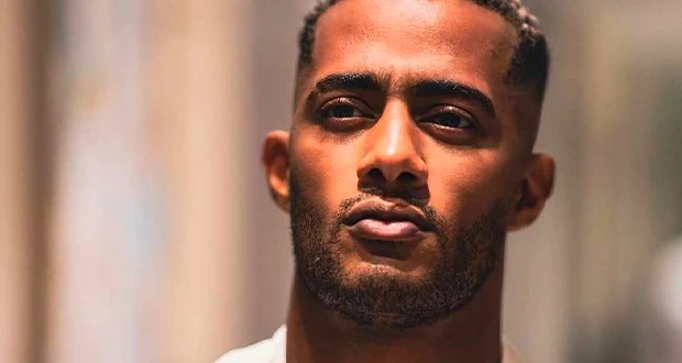 فيديو محمد رمضان يبكي الجمهور بمكالمة مع والدته افاق عربية - شارك النجم محمد رمضان جمهوره بلحظة إنسانية مؤثرة عبر حسابه الرسمي على إنستغرام، حيث نشر مقطع فيديو من مكالمة فيديو جمعت