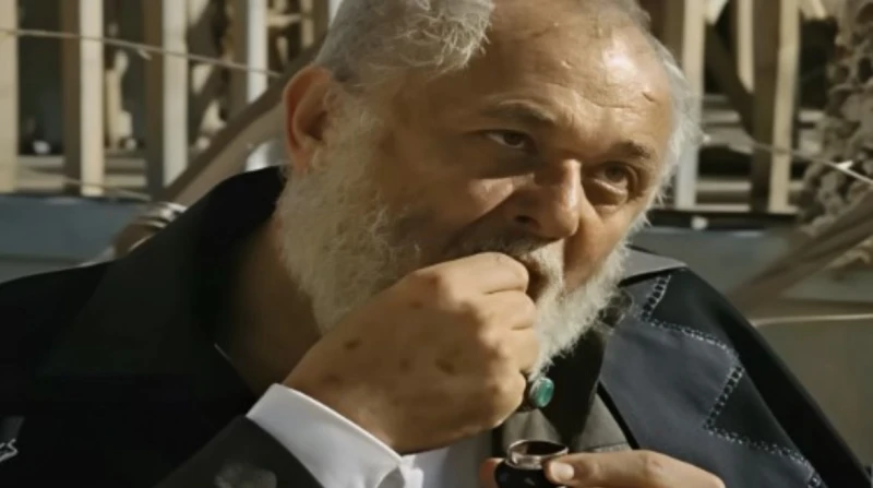 الجمهور يستعين بالساحر لاكتشاف العسل المغشوش (فيديو) أثار فيديو جرى تداوله مؤخرا على منصات التواصل الاجتماعي، ضجة كبيرة بعد الكشف عن الغش الذي يحدث في عملية تصنيع عسل النحل المطروح