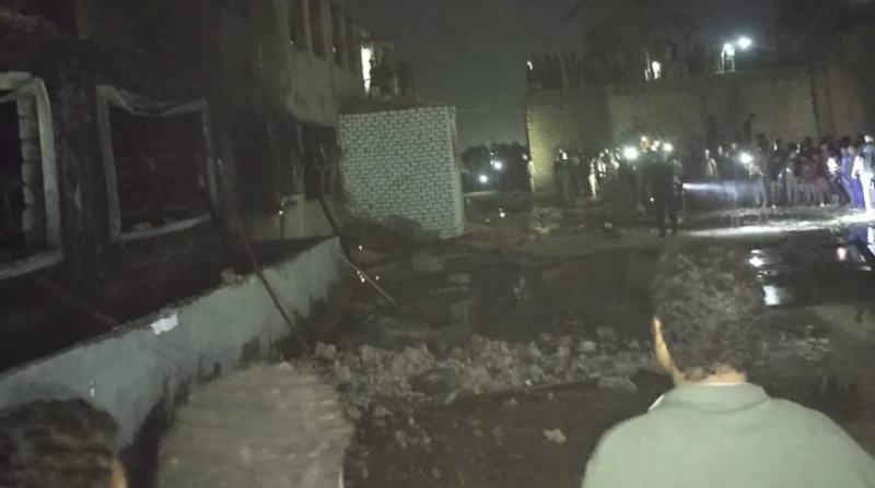 إصابة 6 أشخاص بحريق شارع سوق السلاح في الدرب الأحمر أصيب 6 أشخاص إثر اندلاع حريق هائل داخل منزل بشارع متفرع من شارع سوق السلاح في منطقة الدرب الأحمر، نتيجة انفجار أسطوانة بوتاجاز.ت