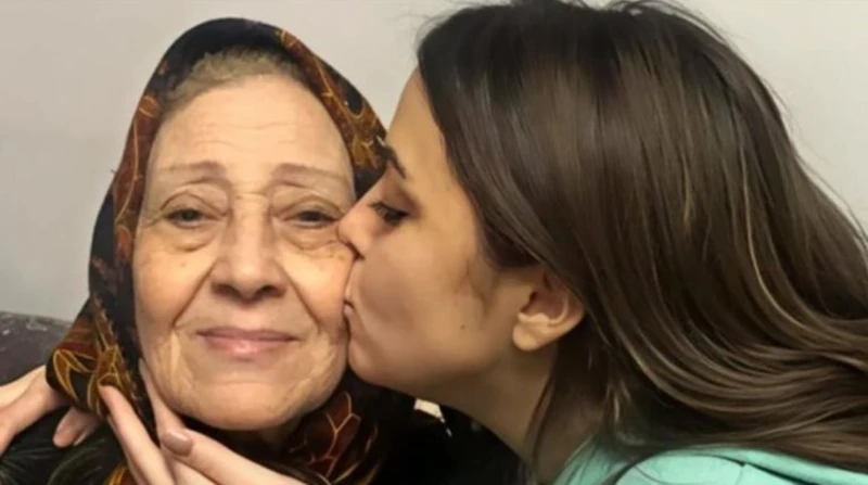 حبيبة عمري كله.. وئام مجدي تتذكر جدتها تيتة نوال بكلمات مؤثرة استعادت الفنانة وئام مجدي ذكرياتها مع جدتها الراحلة تيتة نوال التي تأثرت بشكل كبير بسبب وفاتها، كما عبرت عن حزنها الشد