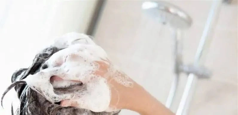 تستحمي إمتى عشان تحس بالفرق؟ أسرار اختيار أفضل وقت للدش في وسط زحمة يومنا، لحظة الاستحمام مش بس لتنضيف الجسم، لكنها فرصة تجدد فيها نشاطك، أو تهدي أعصابك بعد تعب اليوم، لكن السؤال ا