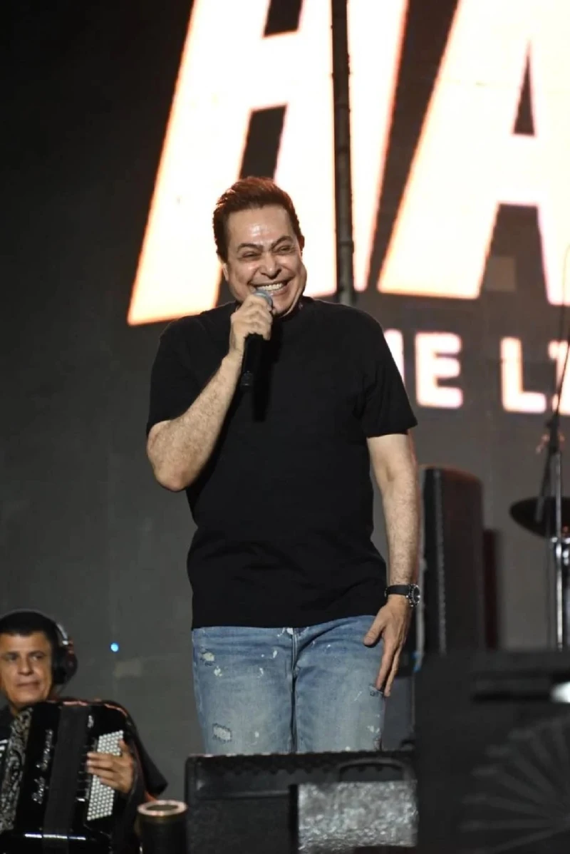 حكيم يتقدم ببلاغ الى النيابة العامة بعد النصب عليه افاق عربية - تقدم الفنان حكيم ببلاغ رسمي الى نيابة قصر النيل، ضد إحدى شركات التشطيبات العقارية، يتهمها فيه بالنصب والاستيلاء على 