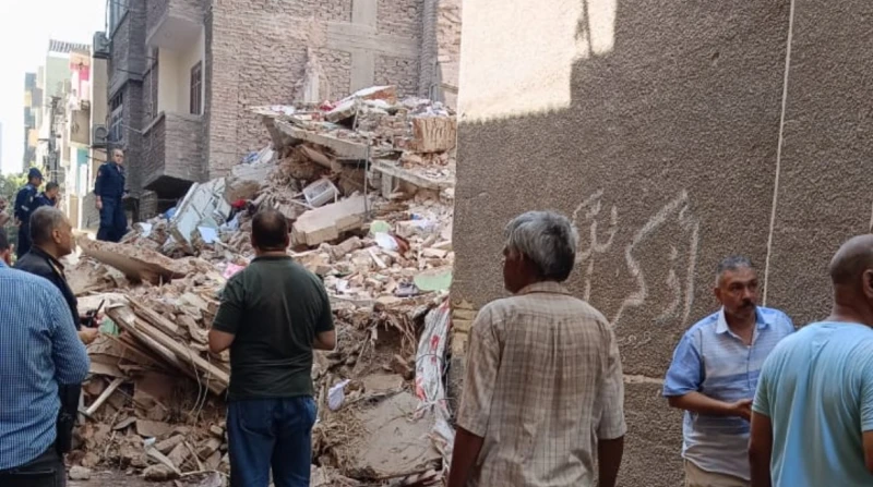 انهيار جدار منزل على أسرة ينهي حياة صغير بالمنيا شهدت قرية القايات التابعة لمركز العدوة شمال محافظة المنيا، صباح اليوم الجمعة، حادثا مؤسفا تمثل في انهيار جزئي لأحد جدران المنازل، م