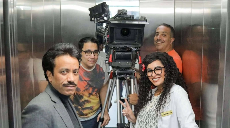 سامح حسين ينهي تصوير تحت الطلب بشخصيتين متناقضتين أنهى الفنان سامح حسين تصوير مشاهده في فيلمه الجديد تحت الطلب، حيث تم الانتهاء من تصوير مشهد رئيسي في فيلا بمنطقة الشيخ زايد، تضمن 