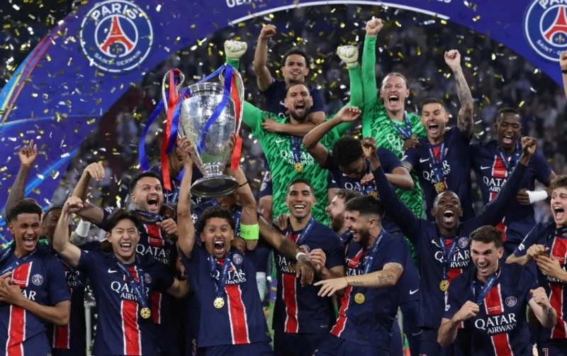 5 أرقام تاريخية تزين تتويج باريس سان جيرمان بدوري الأبطال نجح باريس سان جيرمان في تدوين اسمه بحروف من ذهب في سجلات كرة القدم الأوروبية، بعدما حقق لقب دوري أبطال أوروبا لأول مرة في