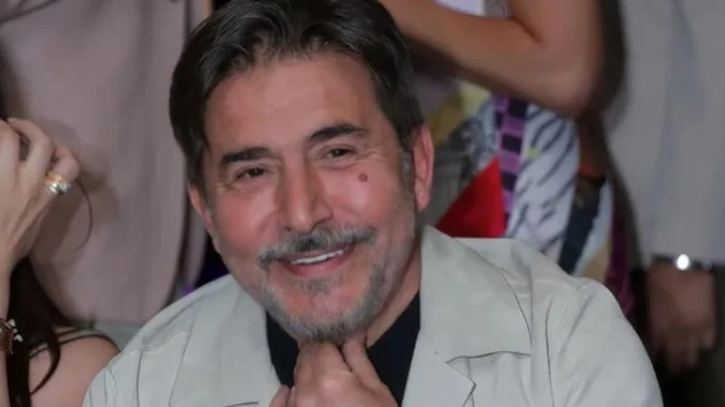 عابد فهد يرد ثانية على اللغط: أنا حر قبل التحرير وبعده افاق عربية - وسط الجدل الذي أثارته تصريحات سابقة له حول الأوضاع في سوريا، أطل الممثل السوري الشهير عابد فهد موضحا. فقد أكد في