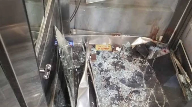 سقوط مصعد مستشفى الجامعة بأسيوط وإصابة 17 من العاملين شهد مستشفى الجامعة في مدينة شبين الكوم بمحافظة المنوفية، حادثا مؤسفا اليوم، حيث سقط مصعد