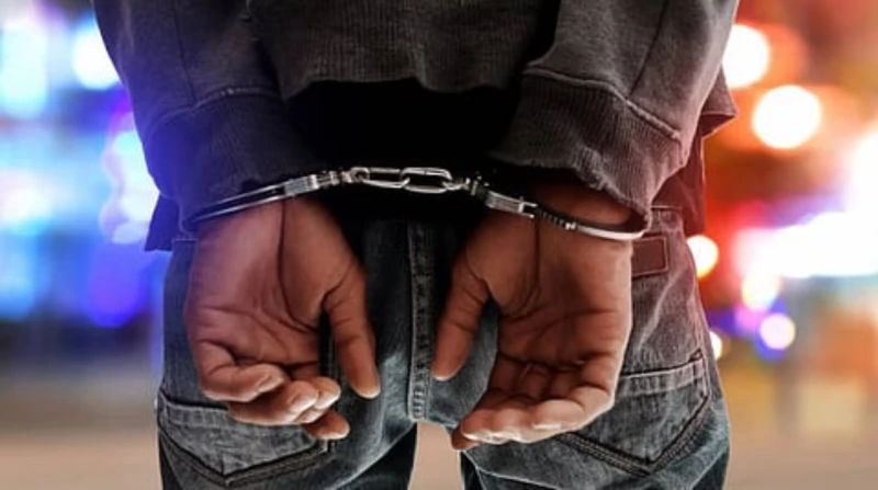 مصرع ربة منزل على يد زوجها في أوسيم شهدت منطقة أوسيم بمحافظة الجيزة جريمة مأساوية، حيث لقيت ربة منزل مصرعها على يد زوجها، بعد أن اعتدى عليها بالضرب المبرح مستخدما عصا خشبية، ما تسب