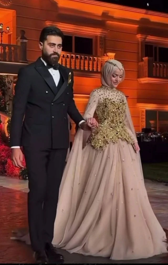 خطوبة عبير الصغير في حفل ضخم افاق عربية - احتفل الثنائي عبير الصغير ويوسف فرحات مساء أمس بخطوبتهما في لبنان، وسط أجواء راقية وبحضور عدد من مشاهير السوشيال ميديا، الذين حرصوا على مش