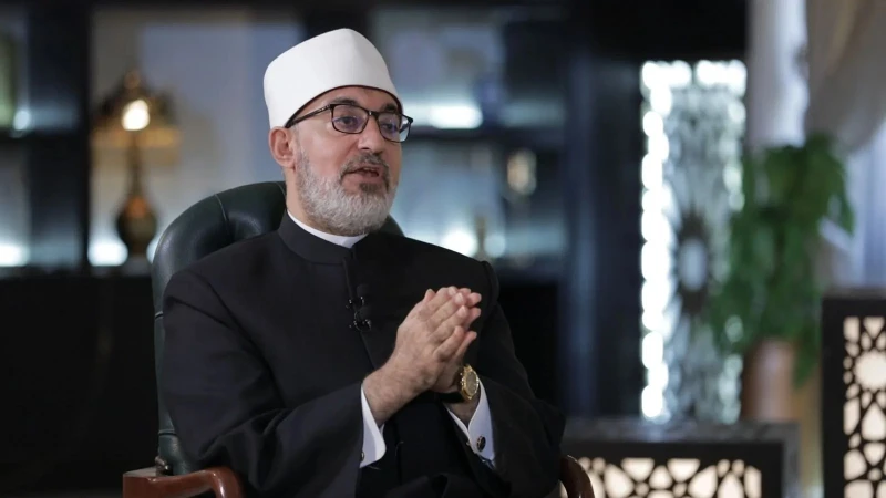 هل يجوز استخدام واقي الشمس أثناء الإحرام؟ المفتي يوضح أوضح الدكتور نظير عياد، مفتي الجمهورية، أنه لا مانع شرعا من استخدام الحاج أو المعتمر كريمات واقي الشمس الصن بلوك أثناء الإحرام