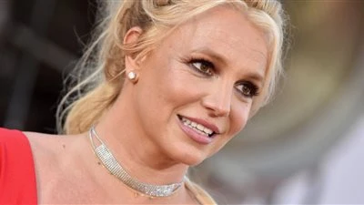 بريتني سبيرز.. دخنت سيجارة على متن طائرة خاصة وأثارت ذعر المضيفين أثارت النجمة الأميركية بريتني سبيرز (41 عاما) موجة قلق جديدة حول حالتها النفسية، بعد حادثة مثيرة على متن رحلة خاصة