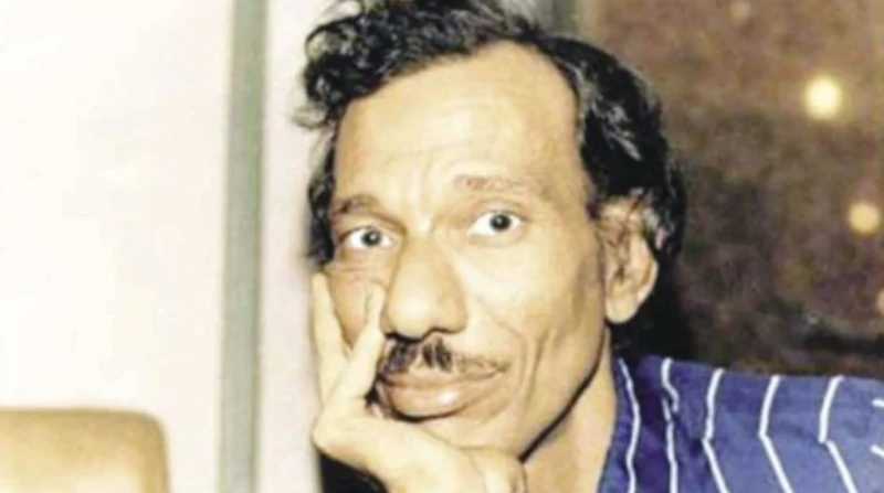 أمل دنقل.. حكاية الأسمر الغاضب الذي رفض التصالح ورث الشاعر الراحل أمل دنقل حب الشعر من والده، الذي امتلك مكتبة ضخمة في منزله، حملت بين طياتها تراثا ثقافيا وفقهيا، جعل من أمل محبا ل