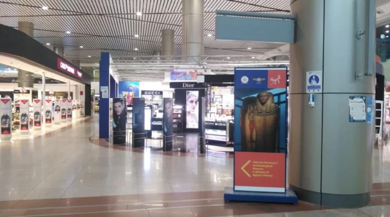 بعد حادث شرم الشيخ.. طلب إحاطة بشأن قصور إدارة الإعلانات بالمطارات تقدم عضو مجلس النواب، أيمن أبو العلا، بطلب إحاطة إلى رئيس مجلس النواب، حنفي جبالي، موجها إلى رئيس مجلس الوزراء وو