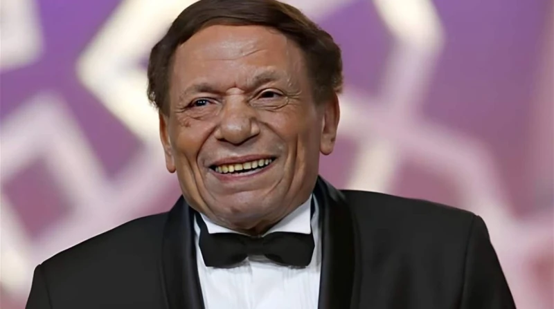 رمز لا يتكرر.. رسائل النجوم إلى عادل إمام في عيد ميلاده حرص العديد من نجوم الفن في مصر على تهنئة الفنان عادل إمام بعيد ميلاده ال85، معربين عن حبهم الكبير له وتقديرهم لمشواره الفني