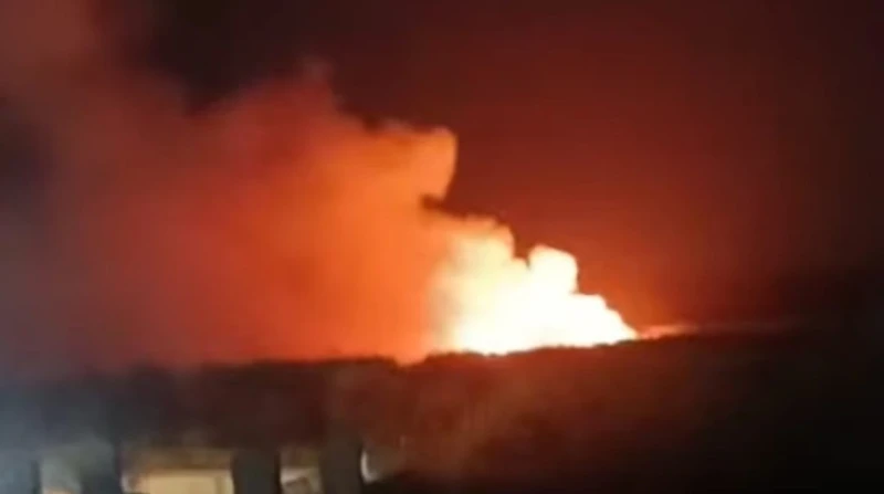 مايو الأسود.. سلسلة حرائق تثير تساؤلات حول السلامة المهنية مع دخول فصل الصيف، يشهد شهر مايو الجاري ارتفاعا ملحوظا في وقوع الحرائق داخل المحال والمطاعم والمنشآت التجارية، وهو مشهد س