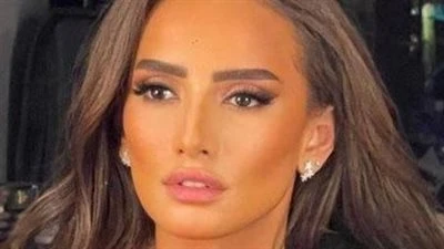 إصابة نجل الفنانة زينة ونقله للمستشفى.. تفاصيل أصيب أحد أبناء الفنانة زينة أثناء محاولته الهروب من مطاردة كلب داخل أحد الكمباوندات بمدينة الشيخ زايد، حيث تم نقله إلى المستشفى لتلقي