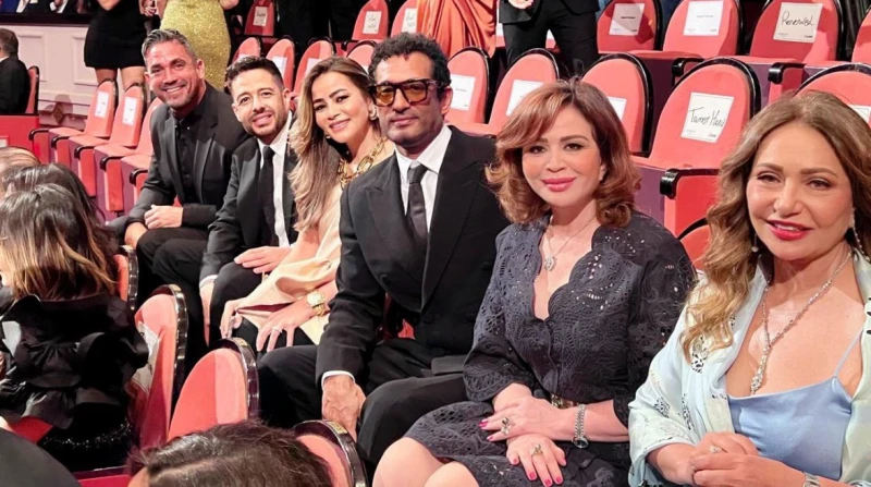 أكشن بمستوى عالمي.. إلهام شاهين مبهورة بفيلم جديد أشادت الفنانة إلهام شاهين بفيلم المشروع ، بطولة كريم عبدالعزيز وياسمين صبري، الذي أقيم العرض الخاص له أمس في دار الأوبرا بحضور أبط