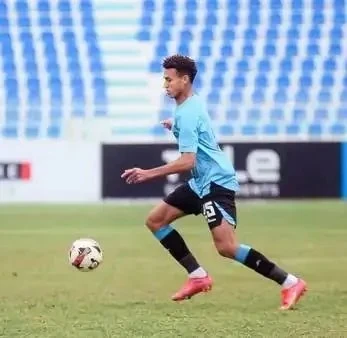 مصدر يكشف حقيقة توقيع بن شرقي للزمالك كشف مصدر مطلع بفريق غزل المحلة عن حقيقة الأنباء المتداولة بشأن انتقال محمد أشرف بن شرقي، نجم فريق غزل المحلة، إلى نادي الزمالك، مؤكدا أن اللاع