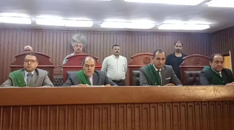 جريمة بشعة في القليوبية تنتهي بإحالة أوراق عاملين وسائق للمفتي قررت محكمة جنايات شبرا الخيمة الدائرة الثالثة، بإحالة أوراق عاملين وسائق لفضيلة مفتي الجمهورية لإبداء الرأي الشرعي في