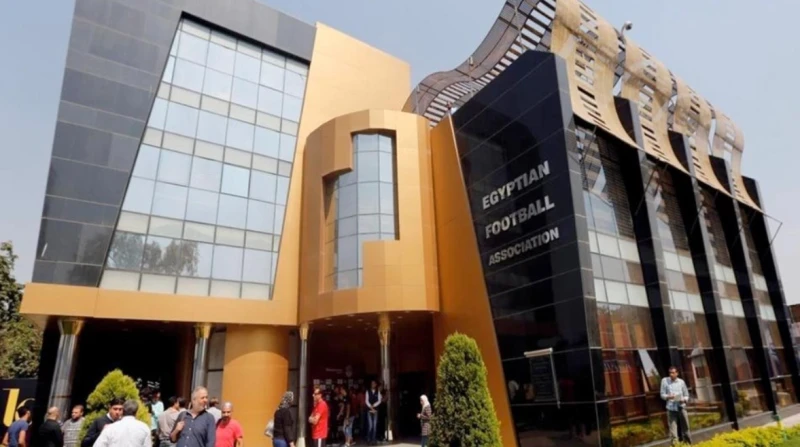 إنقاذ أم مجاملة؟.. إلغاء الهبوط يشعل الجدل بين نجوم الكرة المصرية أثار قرار رابطة الأندية المصرية بإلغاء الهبوط في الموسم الجاري من الدوري الممتاز