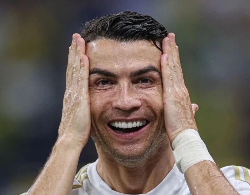 النصر يتعادل أمام الفتح إيجابيا في الشوط الأول من الجولة الختامية لدوري روشن انتهت أحداث الشوط الأول من مواجهة النصر والفتح، بتعادل الفريقين إيجابيا،