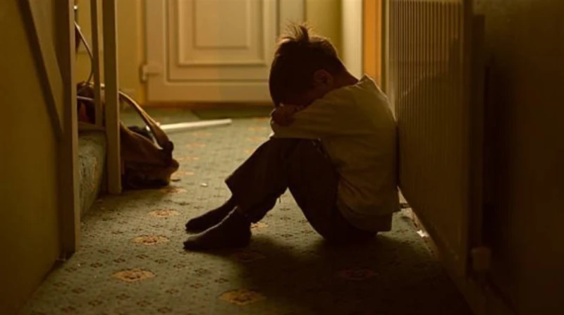 ضبط شاب خدش براءة صغير بمنطقة المعصرة في القاهرة شهدت مدينة المعصرة التابعة لمحافظة القاهرة جريمة مؤسفة بعد قيام شاب بهتك عرض طفل يبلغ من العمر 9 أعوام، قبل أن يلقي رجال المباحث ال