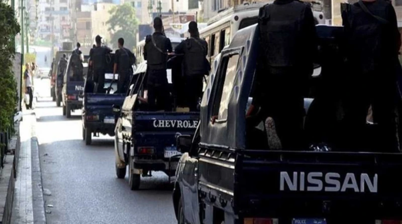 تحرير عامل خطفه مهندس لنصبه عليه في 100 ألف جنيه بالشيخ زايد نجحت أجهزة الأمن بمديرية أمن الجيزة فى تحرير عامل خطفه مهندس ونجله لنصبه عليهم فى 100 ألف جنيه بمنطقة الشيخ زايد، وتحري