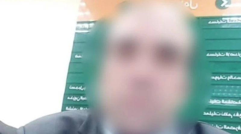 في ظروف غامضة.. موظف ينهي حياة زميله داخل كمبوند شهير بالتجمع الأول ألقت الأجهزة الأمنية بالقاهرة، القبض على موظف أنهى حياة زميله، داخل كمبوند شهير بمنطقة التجمع الأول، اليوم الأحد