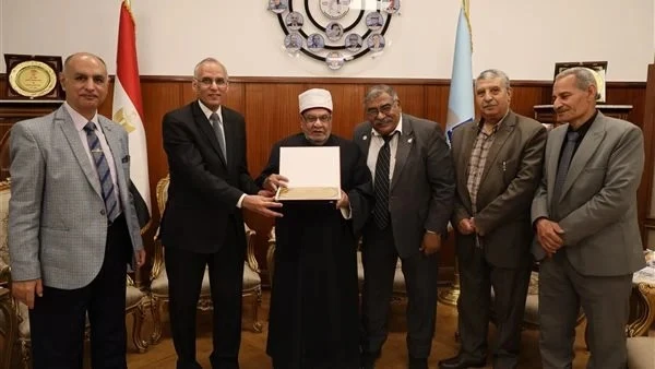 فضائل العشر الأوائل من ذي الحجة.. ندوة علمية أبرزت قيمها الروحية أكد أيمن عاشور، وزير التعليم العالي والبحث العلمي، على أهمية الدور التنويري الذي تضطلع به المؤسسات الأكاديمية في تع