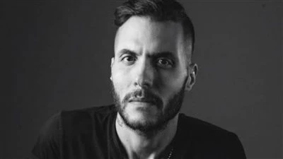 لوك جديد.. أول صورة ل أمير عيد من كواليس فيلم أحلام سلطان المنسي ظهر الفنان أمير عيد في الصورة الأولى من كواليس فيلم أحلام سلطان المنسي ب لوك مختلف