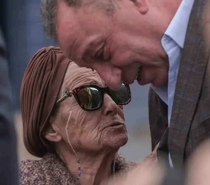 الموت يفجع محمود الخطيب رئيس الأهلي توفيت اليوم الخميس 22 مايو الجاري، الحاجة نادرة، شقيقة الكابتن محمود الخطيب، رئيس مجلس إدارة النادي الأهلي، في محافظة قنا. وأعرب مجلس إدارة النا