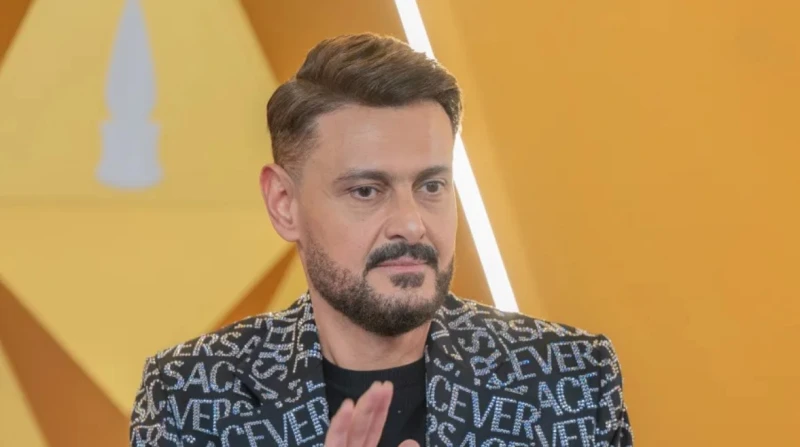 ربنا يحفظك.. رامز جلال يهنئ ابنة أخيه بنجاحها في الثانوية الألمانية هنأ الفنان رامز جلال، قدرية ياسر، ابنة شقيقه، الفنان ياسر جلال بمناسبة تخرجها في