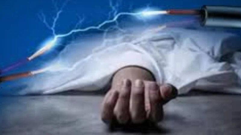 وفاة مأساوية لشاب صعقا في القليوبية لقي شاب في العقد الثالث من عمره مصرعه إثر تعرضه لصعق كهربائي بقرية نوب طحا التابعة لمدينة شبين القناطر بمحافظة