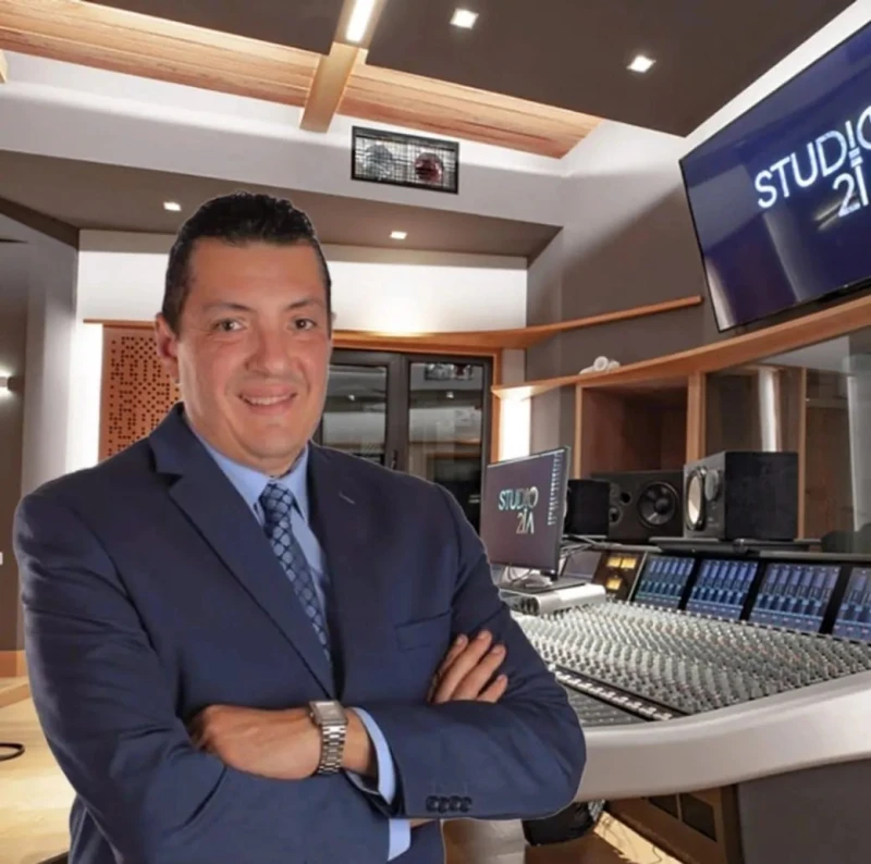 بيحبك ولا مش عايز يخسرك؟.. رد مفاجئ من استشاري نفسي ل افاق عربية في وقت تتشابك فيه المشاعر وتتداخل الحدود بين الحب والاحتياج، قد يجد الكثيرون أنفسهم في علاقات تبدو حبا من الخارج، ل