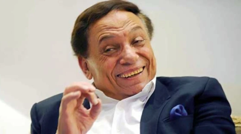 أسرار في حياة الزعيم عادل إمام.. هرب من بوسة وخرج بلا حذاء ويكره الأكل البايت لو لم يطالبني القراء بإجراء حوار معك لما حاولت الحديث إليك، لأنني أراك مغرورا، هكذا واجهت صحفية مجلة ح