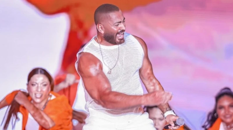 تمناية ريستارت الأبرز.. تامر حسني ملك الدخول المفاجىء بينما يفكر غالبية المطربين في اختيار ملابسهم، أو قائمة الأغنيات التي تقدم في حفل غنائي أمام الجمهور، يهتم الفنان تامر حسني بأم