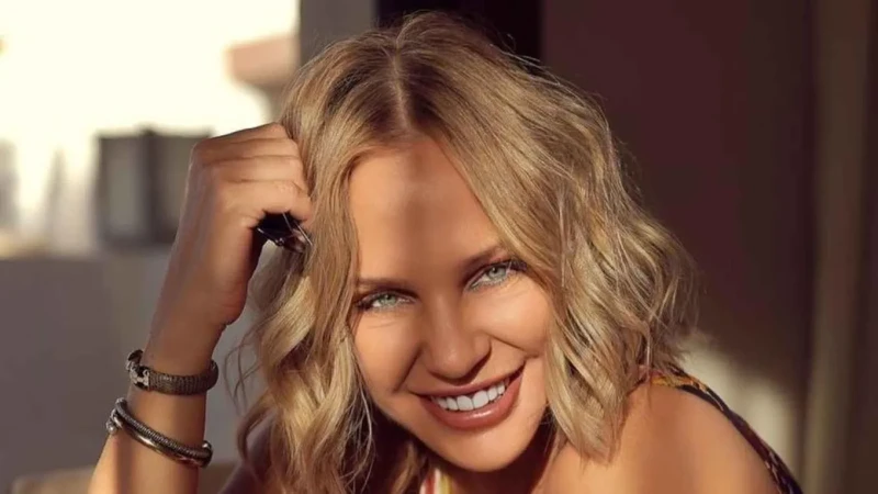 شيرين رضا تثير إعجاب متابعيها مع 7 قطط في أحدث إطلالة لها، شاركت الفنانة شيرين رضا صورة مميزة من داخل غرفتها عبر منصة إنستغرام، حيث أثارت الصورة تفاعلا كبيرا بين متابعيها. الإطلالة