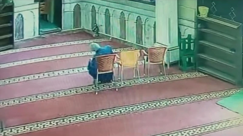 حسن خاتمة.. وفاة مسن أثناء أداء صلاة الظهر في المسجد بالمحلة توفي نجار مسن أثناء أداء صلاة الظهر بأحد مساجد قرية محلة أبو علي التابعة لمركز المحلة الكبرى بمحافظة الغربية، وذلك إثر 