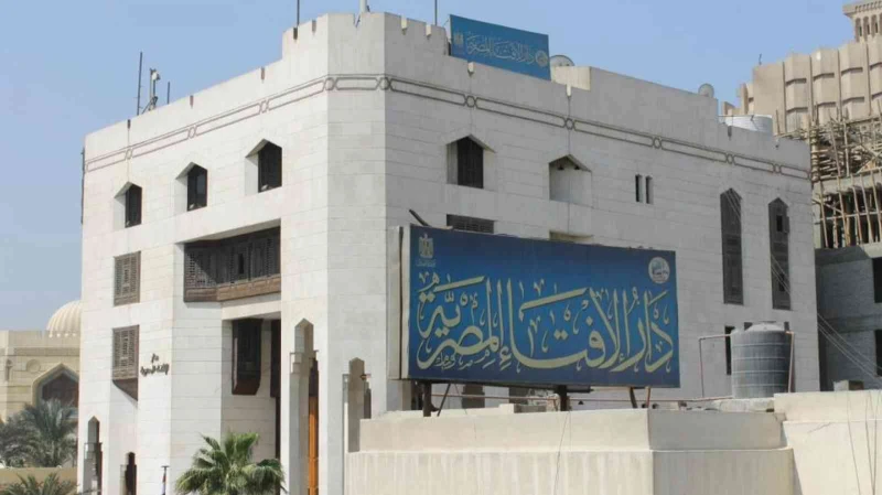 الإفتاء: رعاية الأطفال أولى من أداء العمرة في حال تعذر وجود من يتكفل بهم أوضحت دار الإفتاء موقف الشريعة الإسلامية من سفر المرأة لأداء العمرة في حال