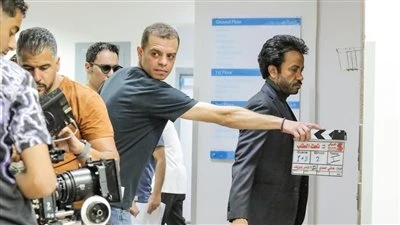 كواليس فيلم تحت الطلب.. سامح حسين يظهر ب لوك مختلف تصدرت كواليس فيلم تحت الطلب بطولة الفنان سامح حسين قوائم الأكثر تداولا وبحثا خلال الساعات القليلة الماضية عبر محركات البحث المختل