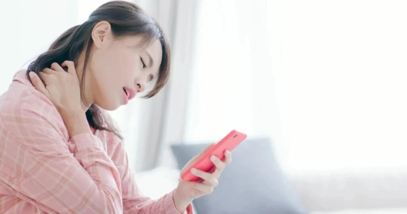 وداعا لأرق الليل.. كيف تتغلب على إدمان الهاتف قبل النوم بسهولة؟ مع تزايد استخدام الهواتف الذكية طوال اليوم، أصبح إدمان استخدام الهاتف قبل النوم مشكلة تؤثر على جودة نوم الملايين، مم