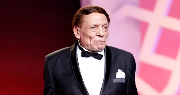 هل نقل عادل إمام إلى المستشفى؟.. الحقيقة الكاملة افاق عربية - تداول رواد مواقع التواصل الاجتماعي خلال الساعات الماضية صورة تظهر النجم الكبير عادل