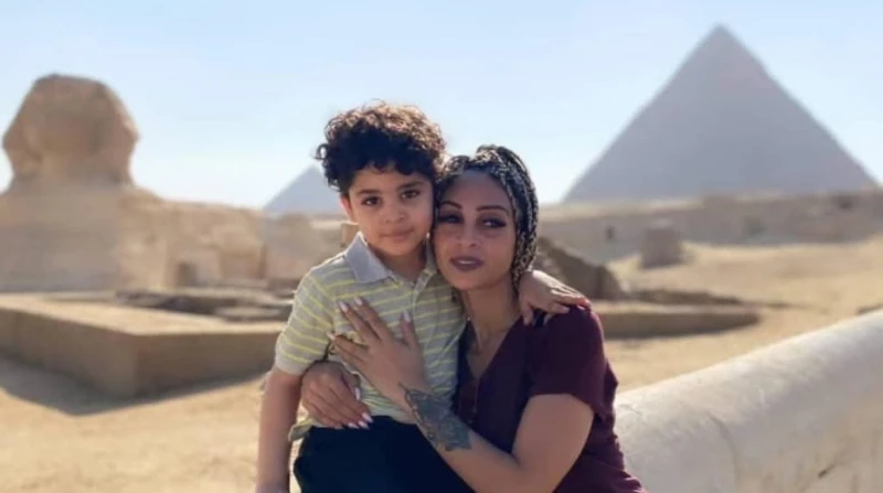 حيثيات حكم حبس والدة سفاح التجمع لامتناعها عن تسليم حفيدها لوالدته في حكم قضائي حاسم يكشف جانبا آخر من حياة المتهمين المرتبطين بقضايا الرأي العام، أصدرت محكمة جنح أول الرمل بالإسكن