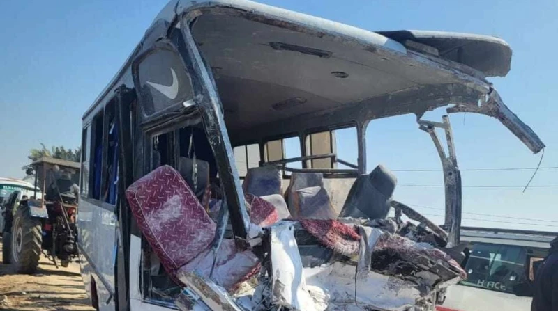 إصابة 17 شخصا في تصادم أتوبيس وسيارة ملاكي بالإسكندرية أصيب 17 شخصا في تصادم أتوبيس شركة بسيارة ملاكي، على الطريق الدولي اتجاه كوبري الألماني بين