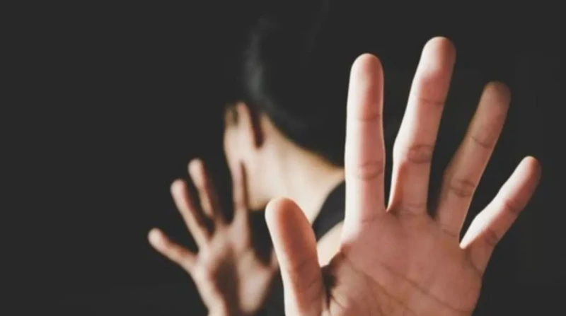 القبض على شاب اتهمته فتاة بالتحرش ومطاردتها في شوارع المطرية ألقت أجهزة الأمن بمديرية القاهرة القبض على شاب اتهمته فتاة بالتعدي عليها في أحد شوارع